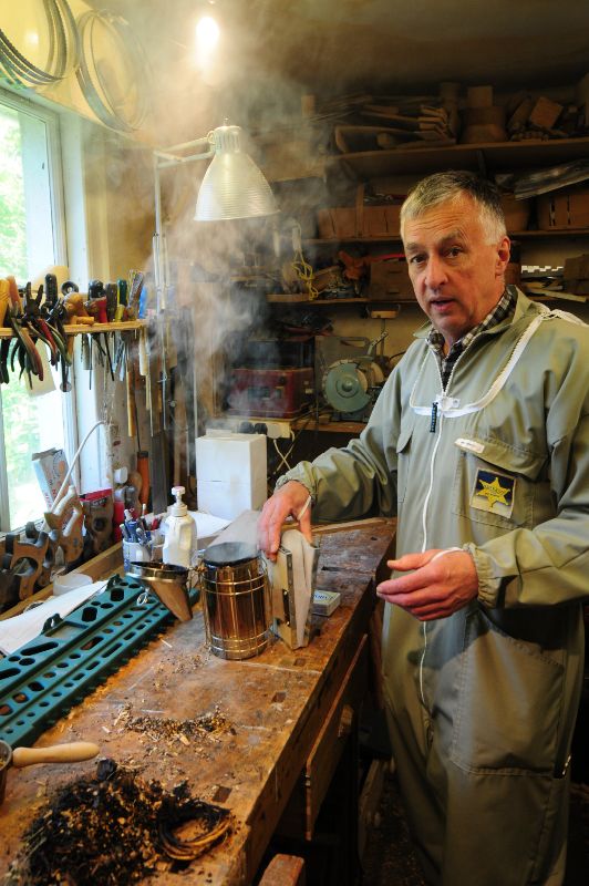 Photo David in work shed